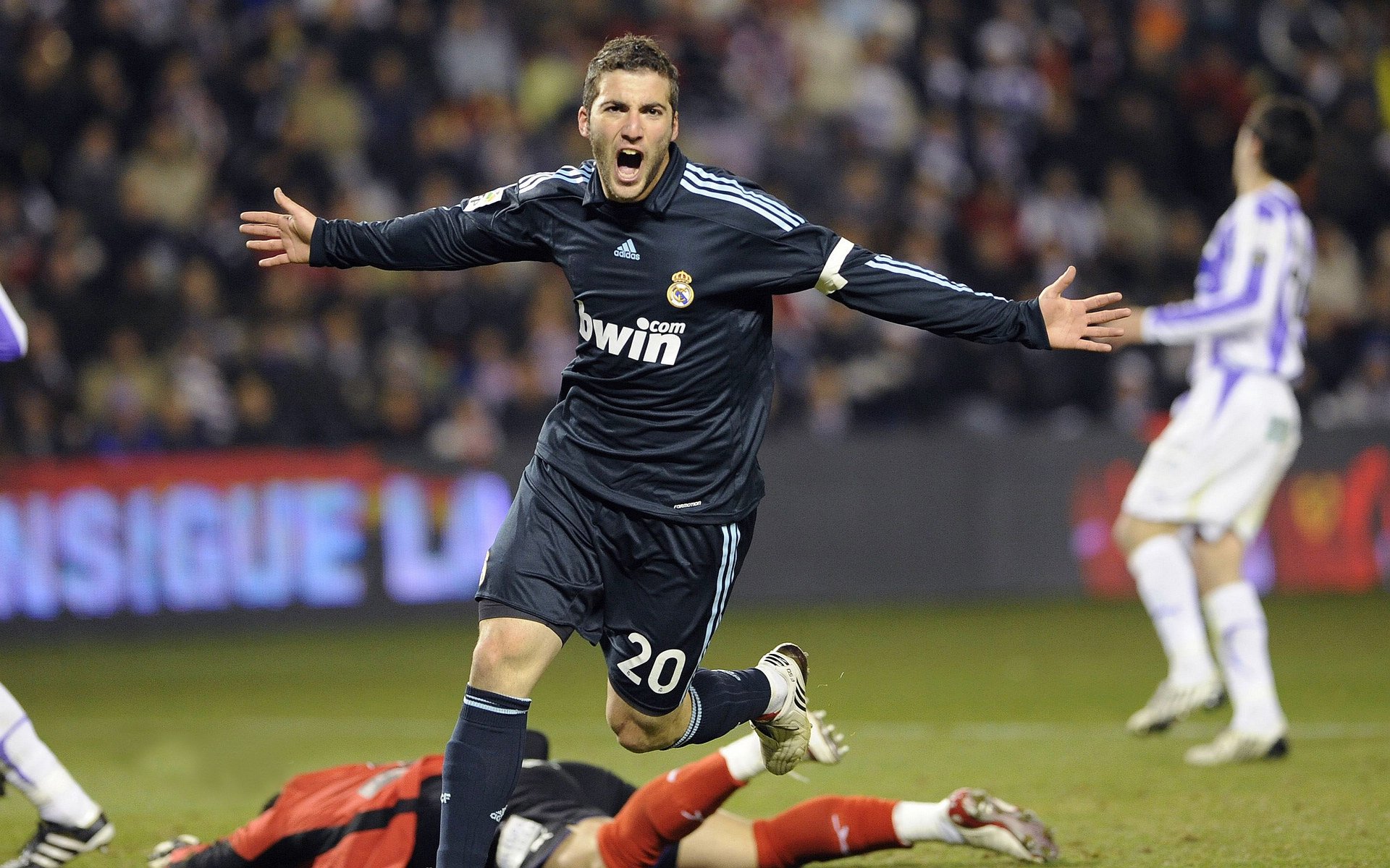 “萨尔·巴赫携手南非羚羊队，亮相国际赛场”